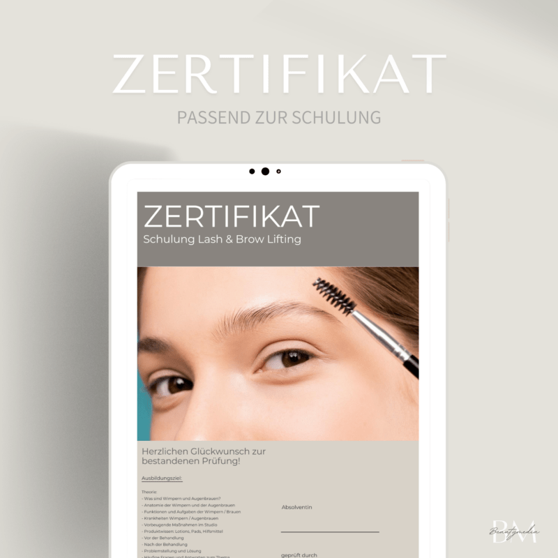 Vergeben Sie das Zertifikat für die Wimpern & Brauen Lifting Schulung und geben Sie Ihren Teilnehmern eine offizielle Anerkennung ihrer erlernten Fähigkeiten. Jetzt herunterladen und verwenden!