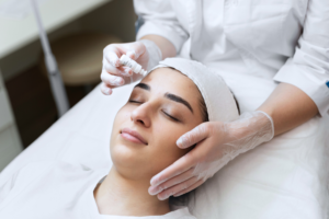 Entdecken Sie die häufigsten Microneedling-Fehler und wie Sie sie sofort stoppen können. Optimieren Sie Ihre Studioabläufe jetzt!